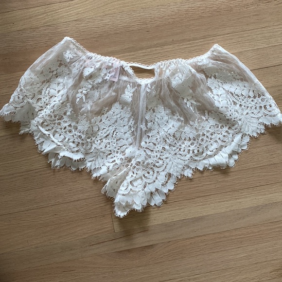 Victoria Secret Cream cheeky Lace shorts - Picture 3 of 3